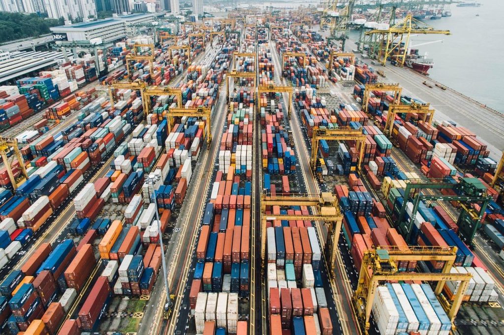 Globale transportnetwerk verbindt continenten voor efficiënt internationaal transport van goederen
