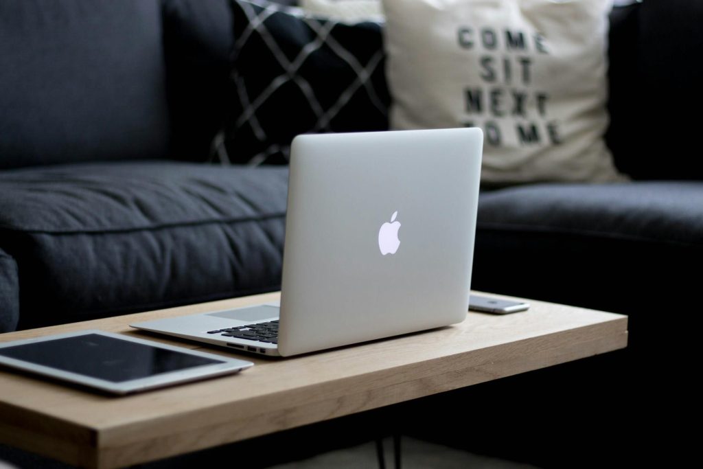 Professioneel werkstation met laptop - de slimme keuze voor laptopbehoeften bij Yorcom.nl