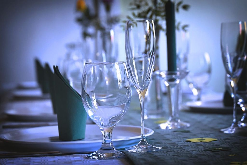 Elegant ingerichte private dining ruimte met gekozen maaltijd en persoonlijke service voor exclusieve eetervaring